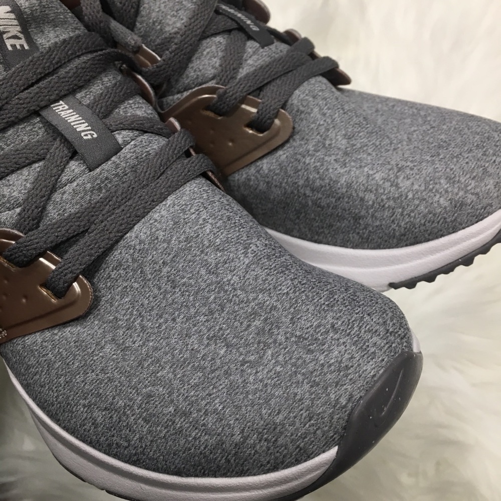 SOLD ON MERC.Nike women’s Air Bella Training shoes - Picture 5 of 8